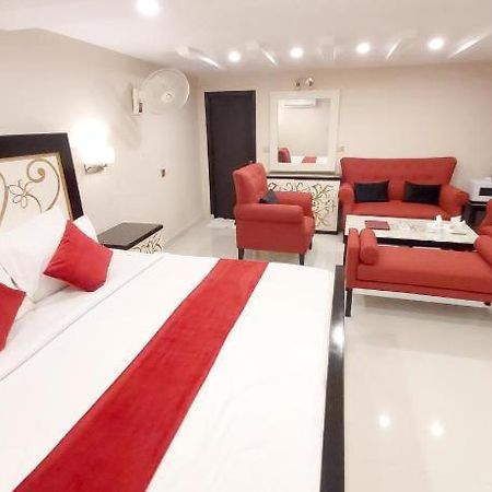 Hotel Mairona Gulberg Lahore Ngoại thất bức ảnh