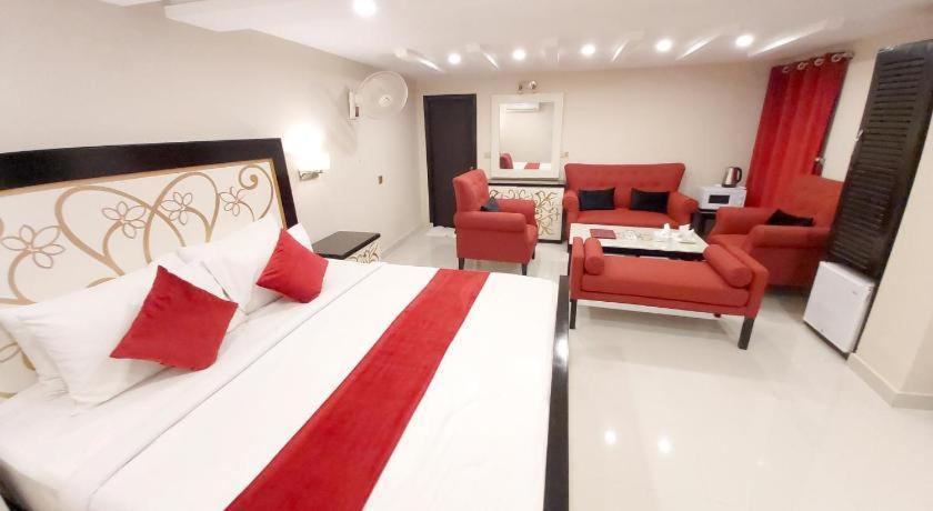 Hotel Mairona Gulberg Lahore Ngoại thất bức ảnh