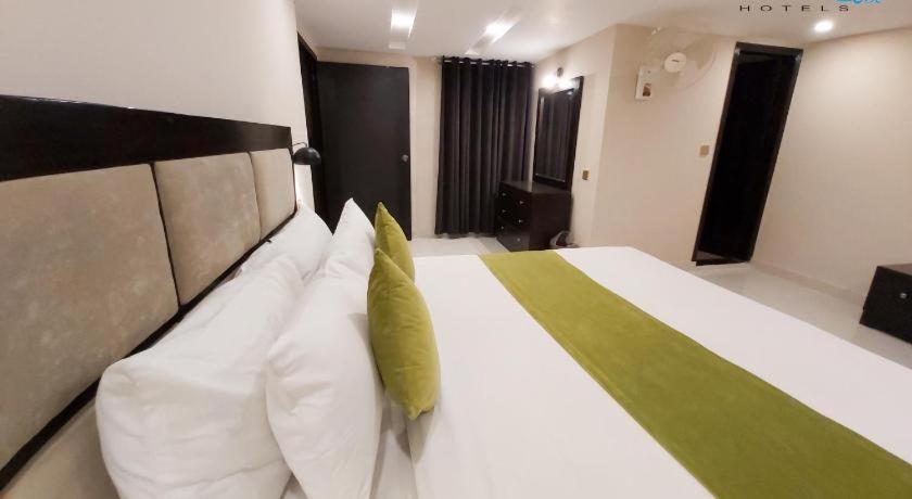 Hotel Mairona Gulberg Lahore Ngoại thất bức ảnh