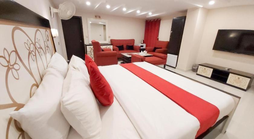Hotel Mairona Gulberg Lahore Ngoại thất bức ảnh