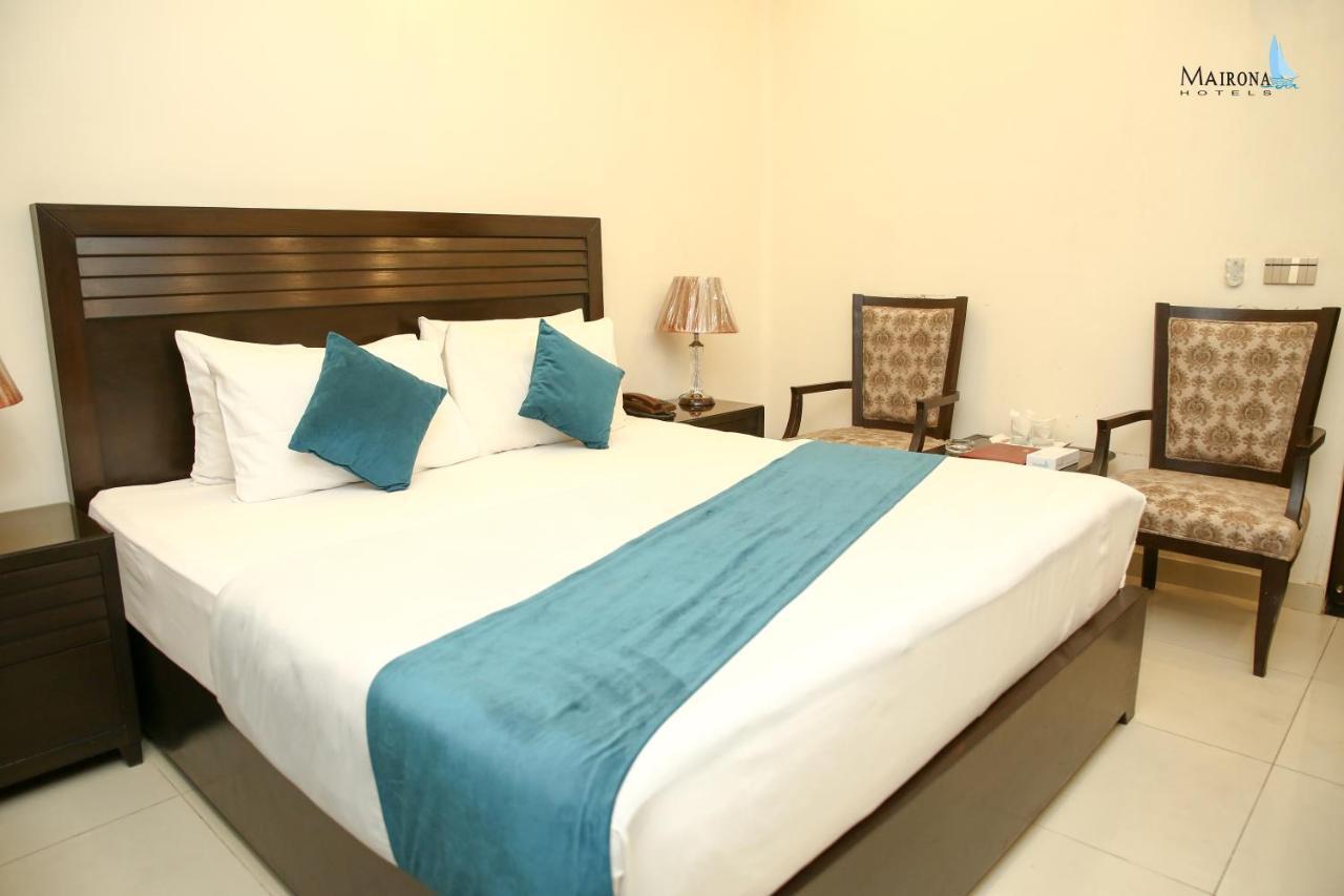Hotel Mairona Gulberg Lahore Ngoại thất bức ảnh
